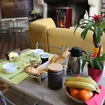 Les D'eugenie Bed and Breakfast
