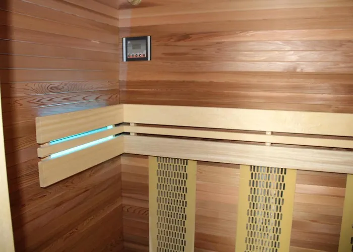 Les D'eugenie Poyanne